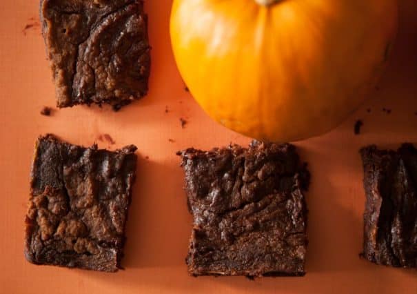 Delicious and extra fudgy 4 ingredient pumpkin brownies. They’re absolutely perfect for a quick Halloween treat. These easy pumpkin brownies are the ultimate fall dessert. All you need is a box of brownie mix, pumpkin purée, pumpkin pie spice, and chocolate chips! 