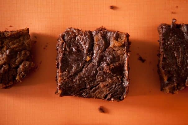 Delicious and extra fudgy 4 ingredient pumpkin brownies. They’re absolutely perfect for a quick Halloween treat. These easy pumpkin brownies are the ultimate fall dessert. All you need is a box of brownie mix, pumpkin purée, pumpkin pie spice, and chocolate chips! 