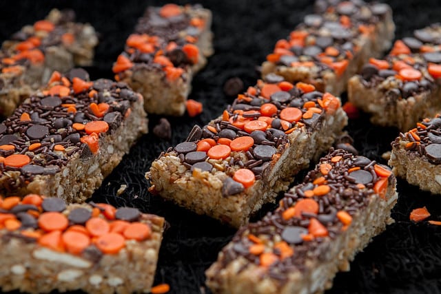 Halloween Decorated Peanut Butter Chocolate Chip Pretzel Granola Bars! These are great for snacks, breakfast and Halloween parties! Use black and orange chocolate chip morsels to make them festive looking!