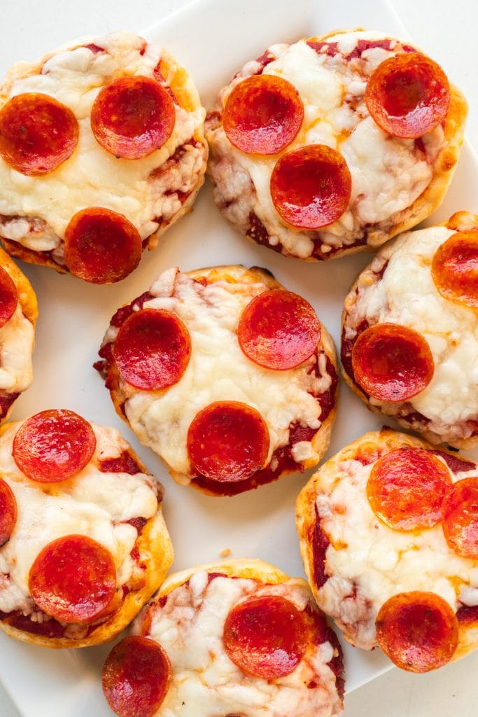 mini pizzas ready to be served for kids on plate.