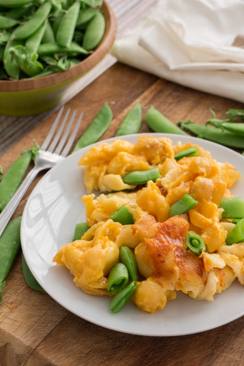 Slow Cooker Macaroni and Cheese With Sugar Snap Peas_1