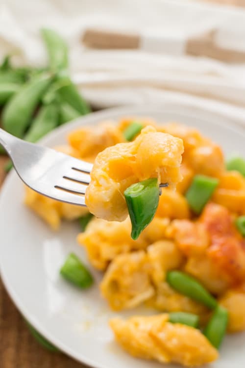 Slow Cooker Macaroni and Cheese With Sugar Snap Peas_2