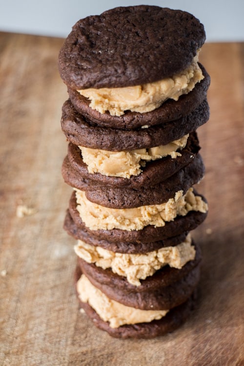 Homemade Peanut Butter Oreo Cookies recipe that is so easy to make!  This simple recipe makes 8 soft cookie sandwiches. 