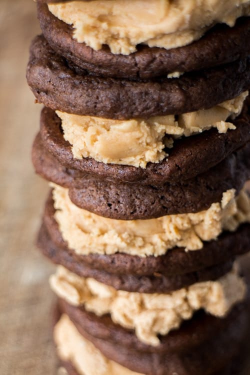 Homemade Peanut Butter Oreo Cookies recipe that is so easy to make!  This simple recipe makes 8 soft cookie sandwiches. 