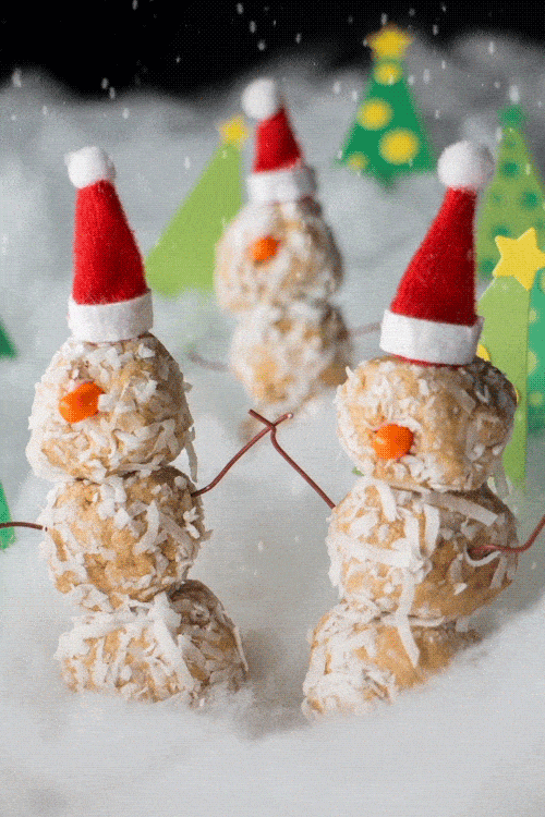 Snowman Peanut Butter Balls make for such a fun and delicious Christmas recipe that the entire family can make together! They’re so cute and irresistibly tasty, everyone will love them! Eat them for dessert, a snack or use them to complete a gingerbread house!