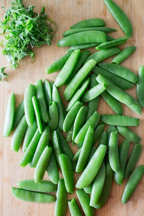 EASY Step by Step Instructions on how to freeze Sugar Snap Peas without blanching! This is a simple way to preserve your Summer Sugar Snap Peas to last for months without needing to can them! I love freezing peas to use in Winter soups, casseroles and stir fry meals!