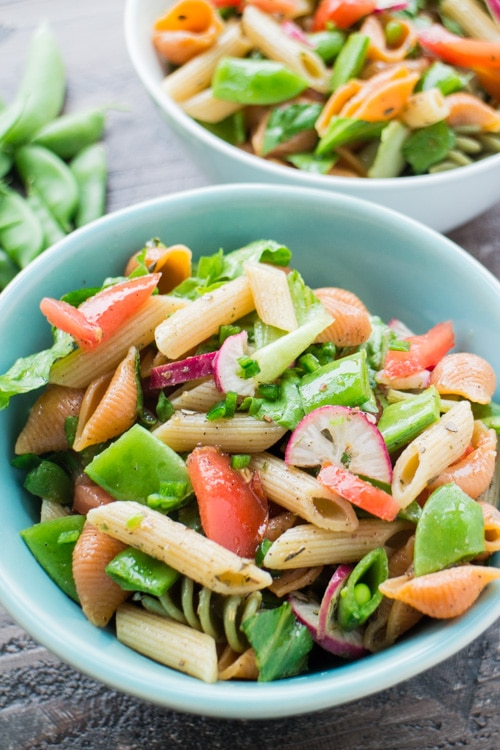  SIMPLE & HEALTHY Pea Pasta recipe! This easy to make dinner dish uses fresh sugar snap peas and only takes 15 minutes from to start to finish! It's my favorite Spring and Summer garden recipe! It's completely vegan too!