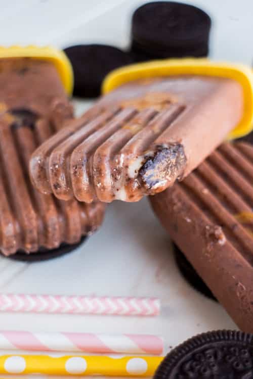 Easy to make Chocolate Oreo Peanut Butter Popsicles recipe! Your entire family will love these Summer ice cream treats!