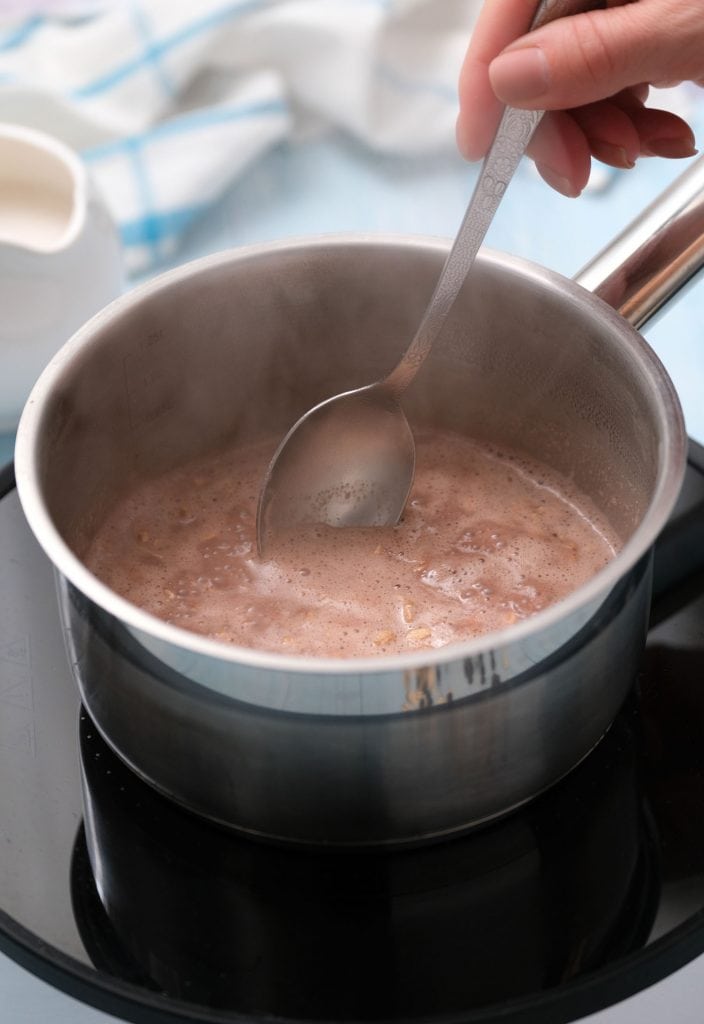saucepan boiling oats