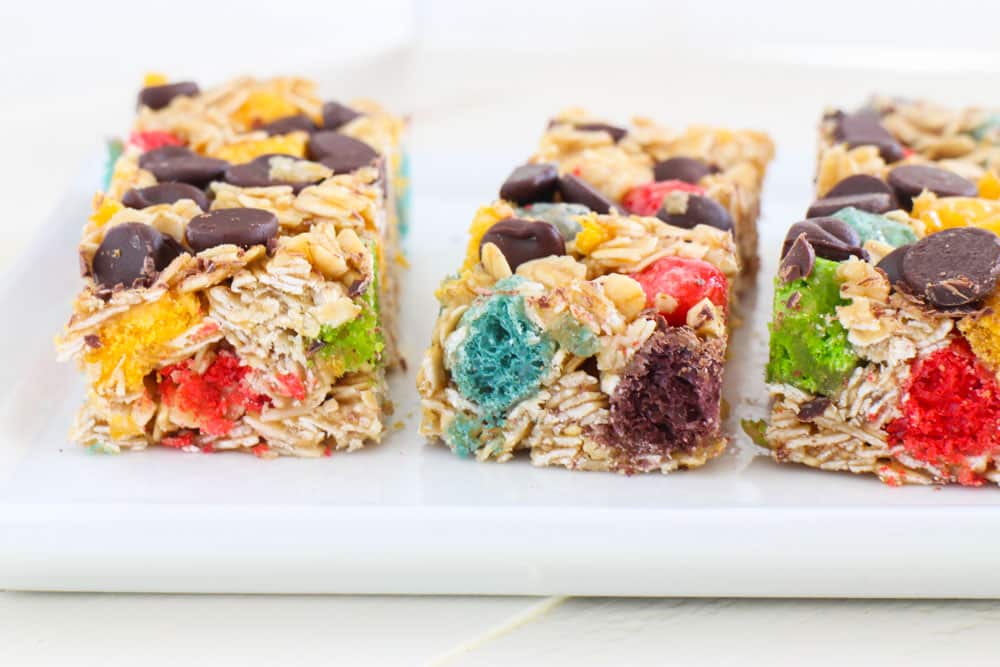 Rainbow Crunch Chocolate Chip Granola Bars. So easy to make! #recipe