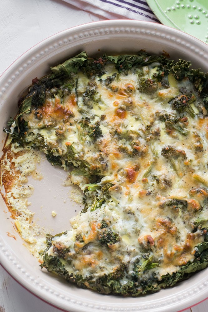 This Cheesy Broccoli Quiche is a easy to make dinner recipe! Instead of the traditional pie crust, we're using kale to line the bottom of the casserole dish. It's the perfect balance of cheesy and vegetables!