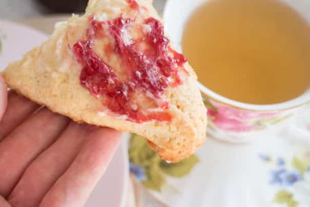 You only need one bowl for this Easy Scones Recipe! The secret to this homemade recipe is sour cream which makes light scones!  Serve these crumbly English soft scones with clotted cream, jam and tea!  You can add blueberry or raspberry to them to make them berry flavored! 