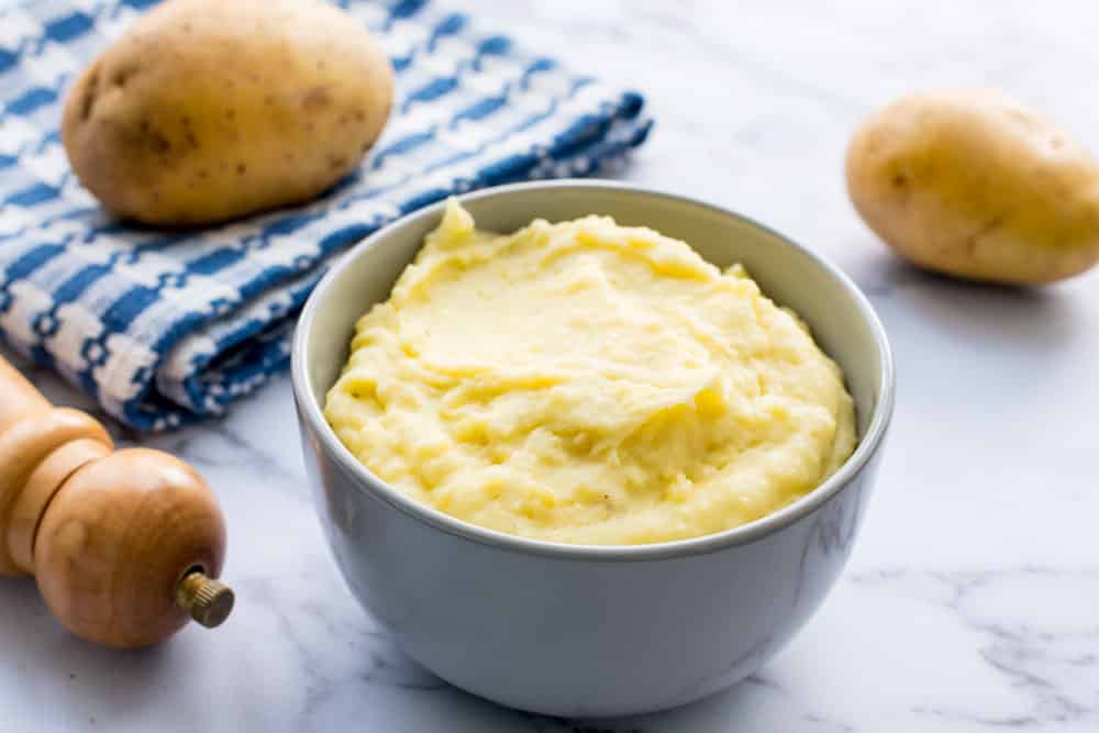 EASY way to FREEZE Mashed Potatoes! Follow these step by step instructions on how to freeze leftover mashed potatoes and get the magic trick to make them taste great! Never throw away leftover Thanksgiving or holiday potatoes again! I always freeze mashed potatoes to serve for quick weeknight dinners!