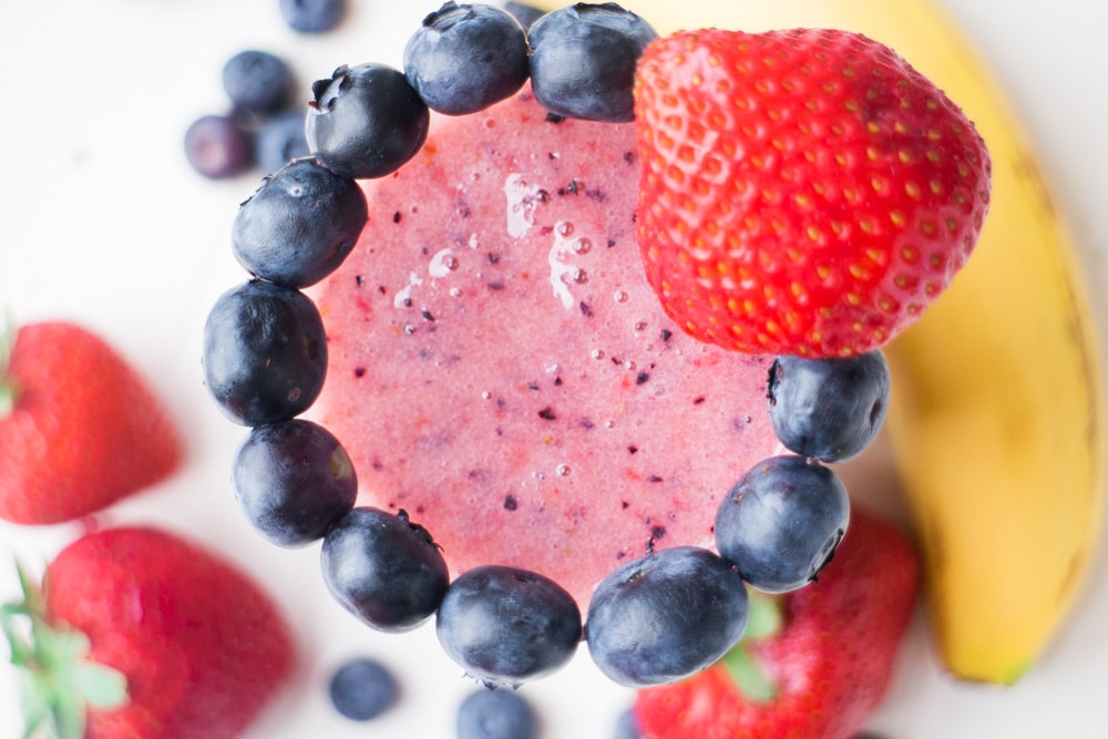 HEALTHY, Dairy Free Banana Strawberry Blueberry Smoothie! This easy recipe uses fresh fruit to make a smoothie for breakfast, for kids and for weight loss! It's dairy free and vegan.