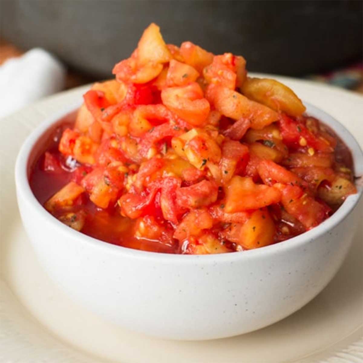 Seasoned Diced Tomatoes in Sauce for Medium Chili