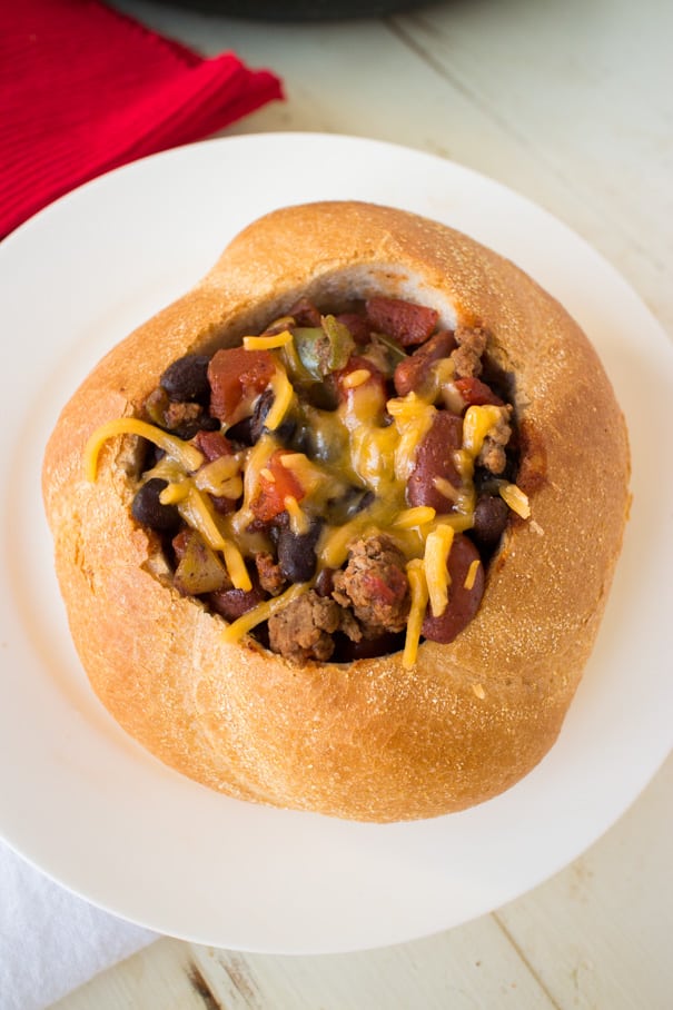 Easy Ground Beef Chili Recipe With Bread Bowl - Classic ...