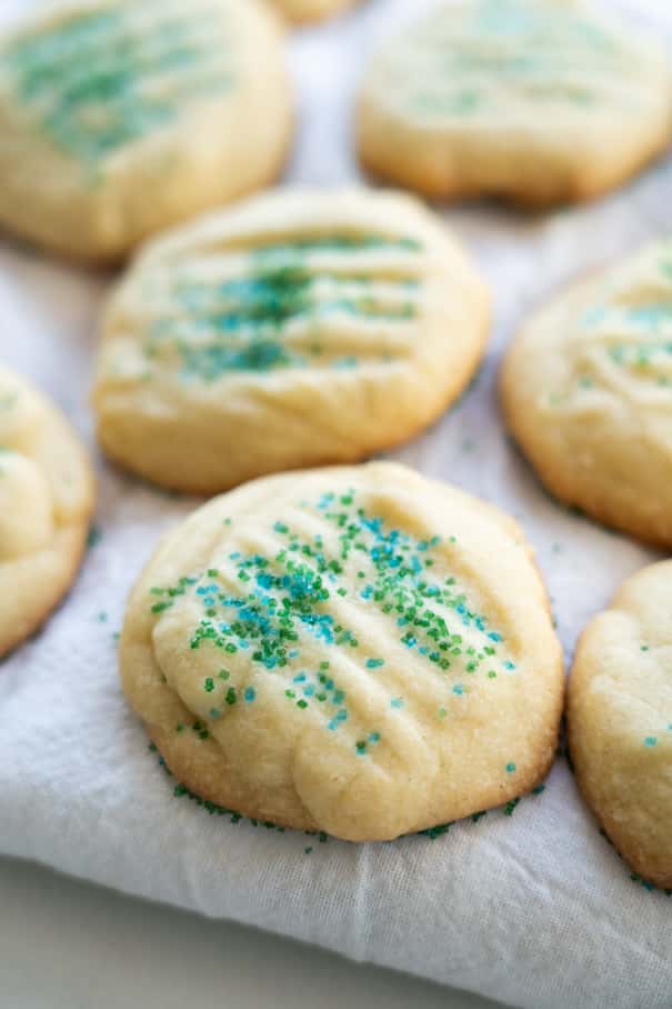 Easy to make Christmas Cookies to make with kids!  This classic sugar cookies recipe only has 6 ingredients. I loved baking them with my 1 year old daughter! 