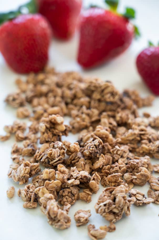 Chocolate Strawberry Overnight Granola is a healthy easy breakfast idea for toddlers that the entire family will love.   This recipe is made by Mom, tasted and approved by my toddler!  Similar to overnight oats, but made with granola instead! 
