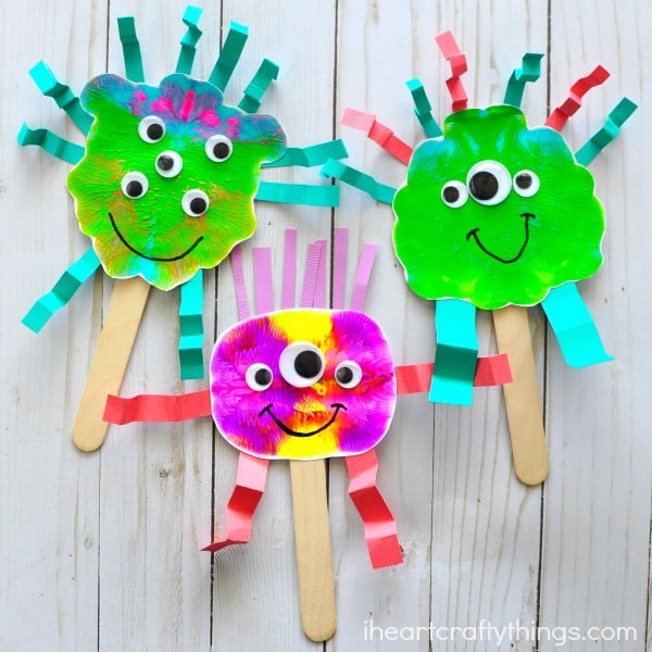 20 Crazy Easy Monster Crafts for Kids! Monster loving preschool toddlers and older kids will love these fun DIY crafts!  Even better for Mom - there's not too much cleanup involved! 