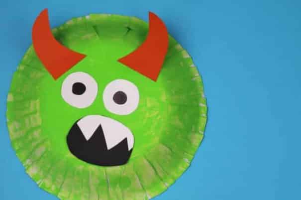 20 Crazy Easy Monster Crafts for Kids! Monster loving preschool toddlers and older kids will love these fun DIY crafts!  Even better for Mom - there's not too much cleanup involved! 