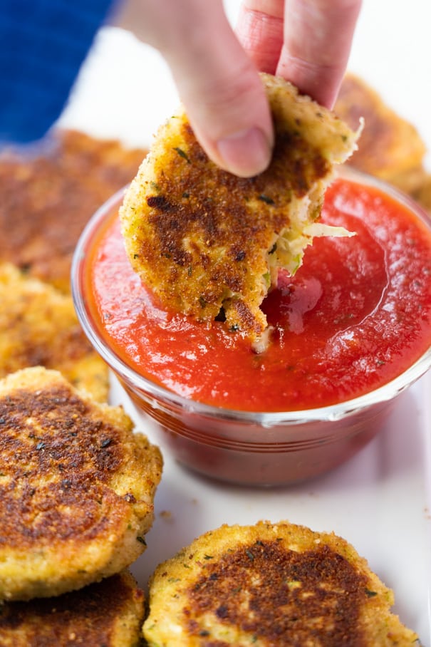 EASY to make zucchini tots recipe that your family is going to love - even your picky toddler! These healthy nuggets are ready in less than 20 minutes total and are 136 calories a serving. Low carb and keto recipe! 