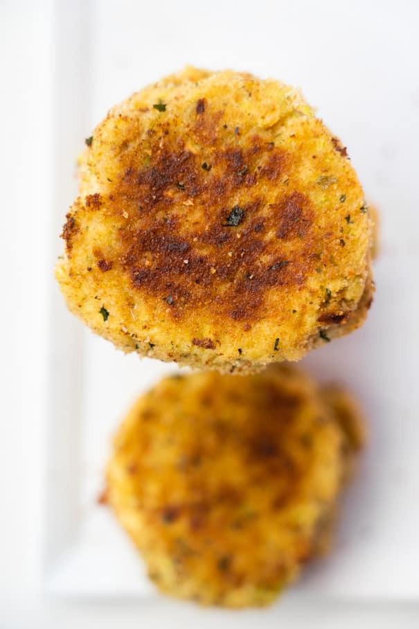 EASY to make zucchini tots recipe that your family is going to love - even your picky toddler! These healthy nuggets are ready in less than 20 minutes total and are 136 calories a serving. Low carb and keto recipe! 