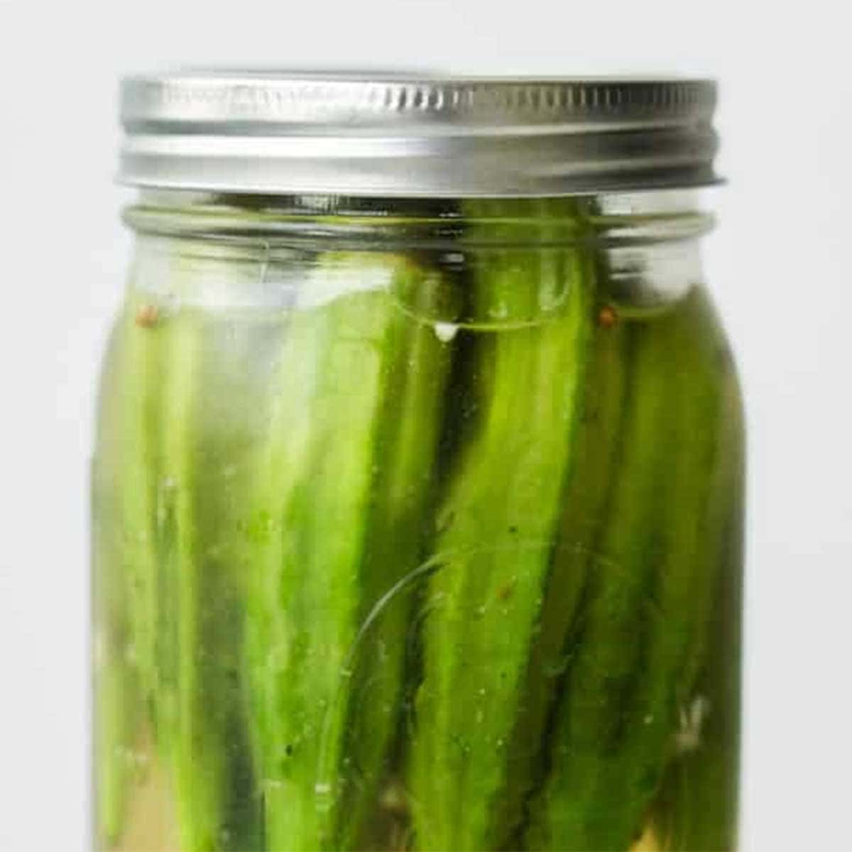 Half Sour Pickles New York Crunchy pickles recipe!