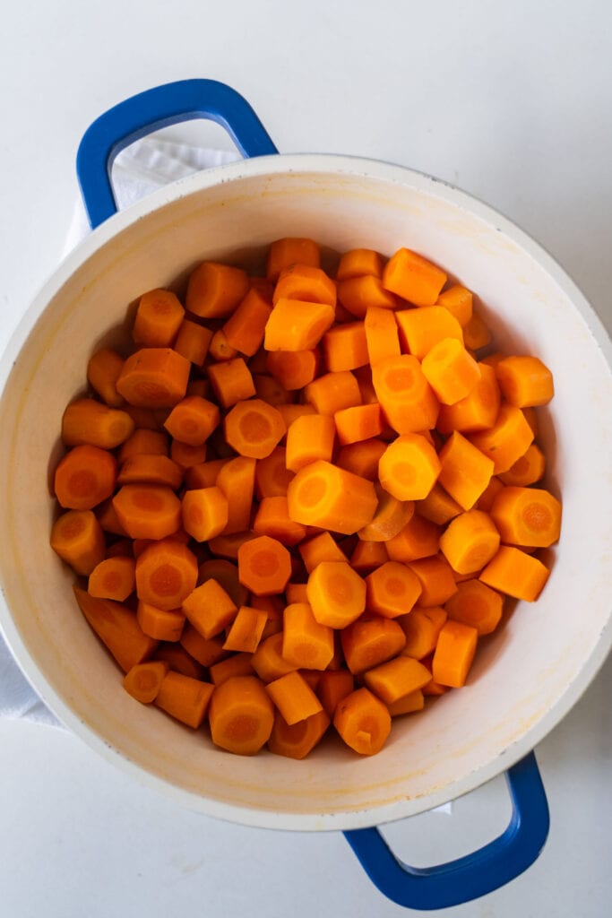 sliced carrots in pot.