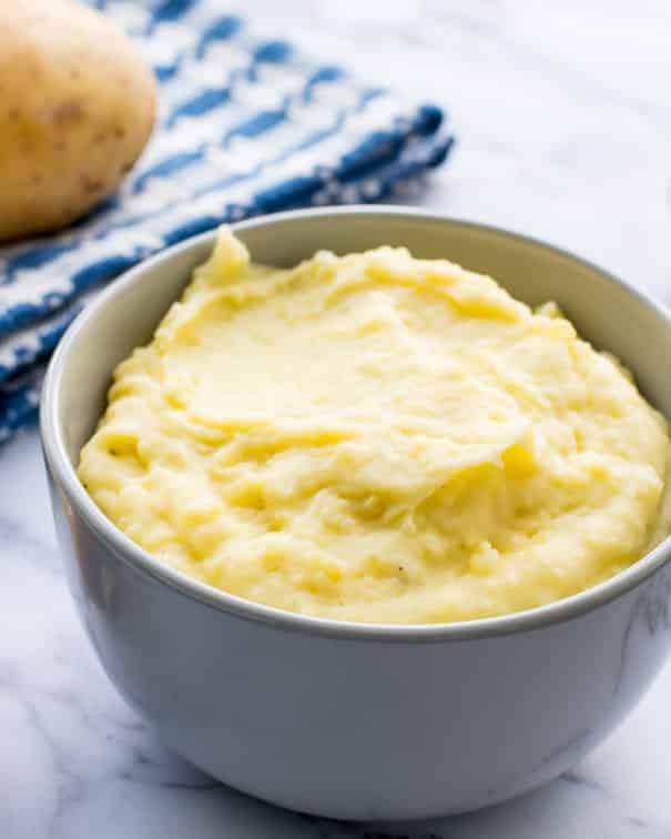 You're going to love these creamy pesto mashed potatoes.  This easy recipe combines the best mashed potatoes with fresh basil pesto to make a delicious side dish.  Save this recipe for Thanksgiving, Christmas and Sunday dinner. 
