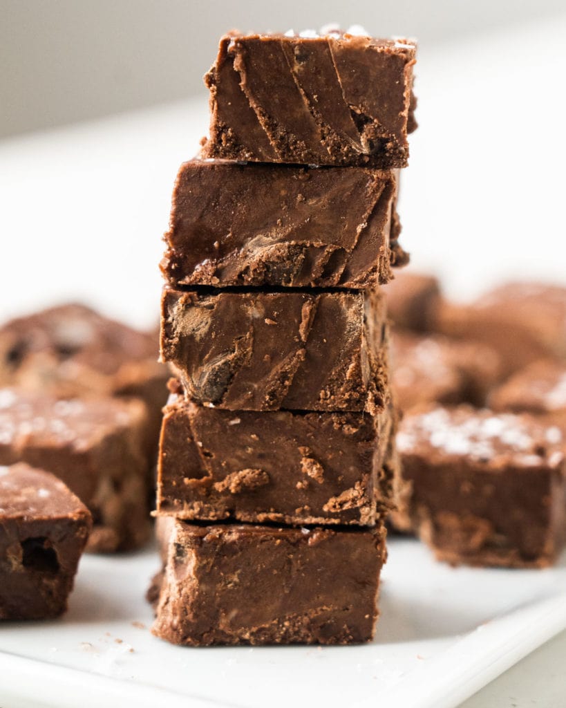 Easy Chocolate Vegan Fudge recipe that only needs 6 ingredients! This dairy free fudge is only 125 calories a piece, making it the best healthy fudge.