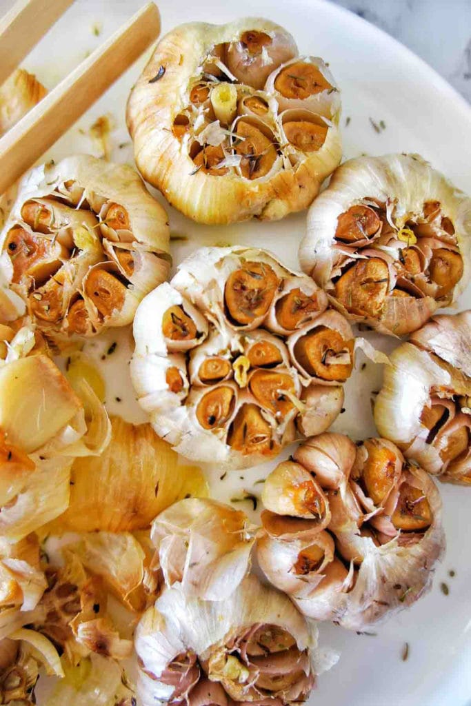 50 Recipes for Garlic Lovers that smell great and taste amazing!  Fill your whole week's meal plan up with these garlic recipes that the whole family will love. 