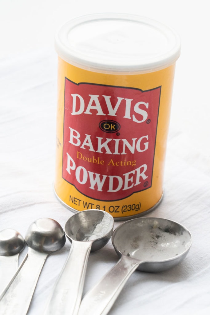 baking powder and measuring spoons
