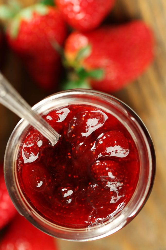 mason jar filled with smooth strawberry jam with no pectin in it