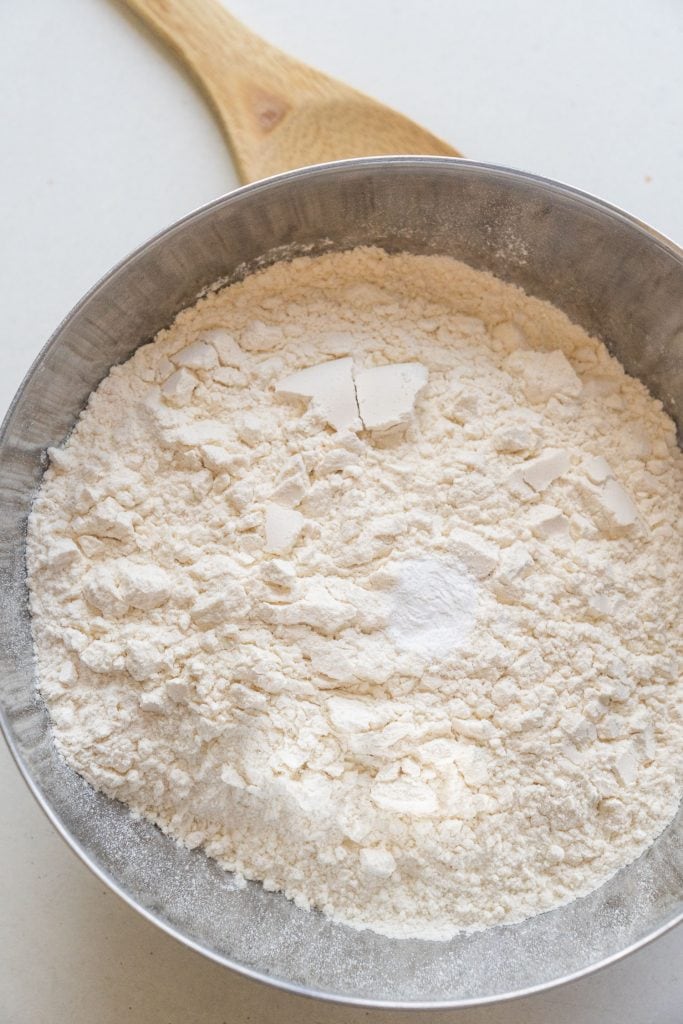 flour, baking powder and salt in a bowl