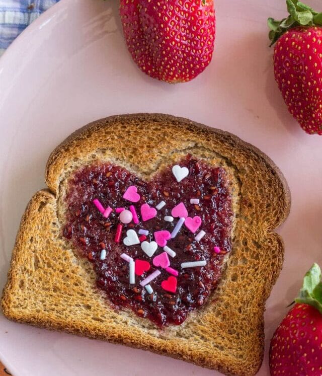 cropped-Heart-Toast-for-Valentines-Day-Breakfast-Featured-Image.jpg