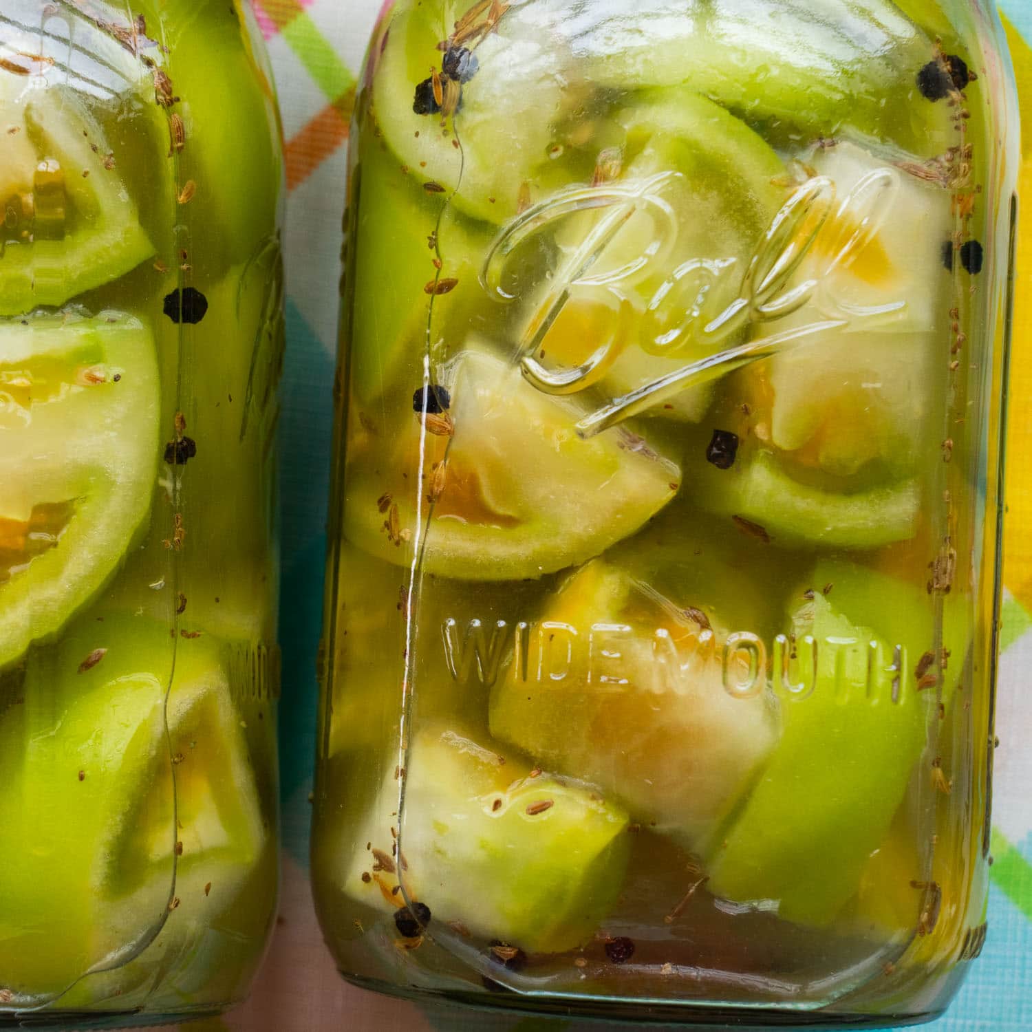 Pickled Green Tomatoes (Crunchy!)