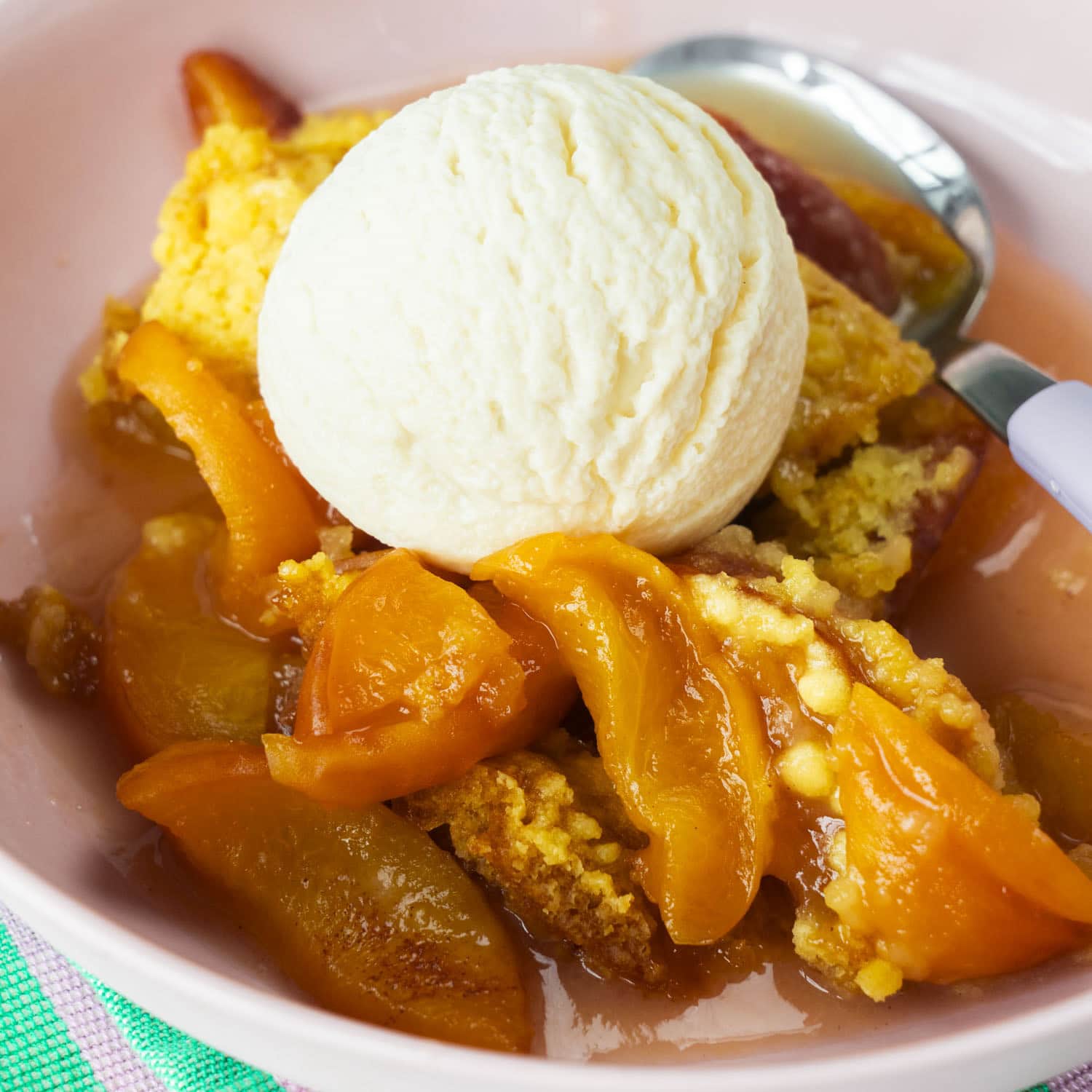 Crockpot Peach Cobbler